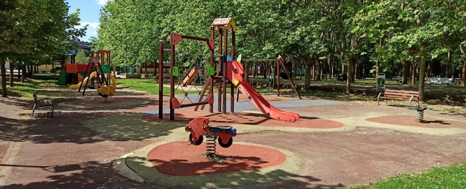 se permite la utilización de las zonas de juegos infantiles del parque de El Plantio y de La Campa.