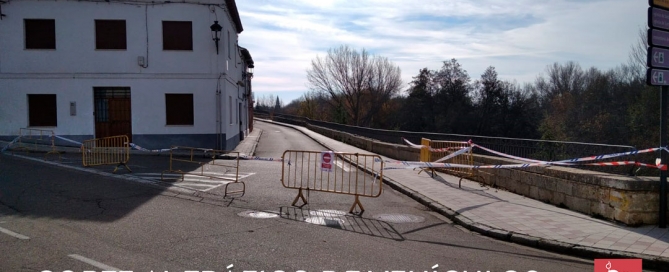 Se corta el tráfico de vehículos por la Calle Adolfo Suarez