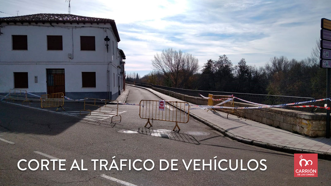 Se corta el tráfico de vehículos por la Calle Adolfo Suarez