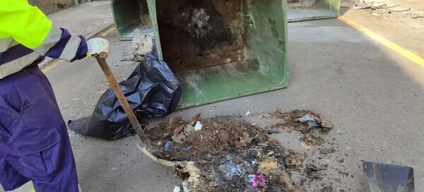 Limpieza de los contenedores de basura