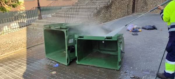 Limpieza de los contenedores de basura