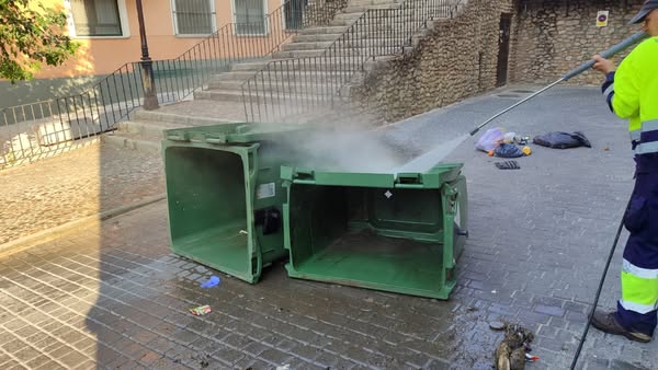 Limpieza de los contenedores de basura