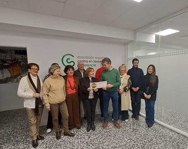 Entregamos la recaudación de 5.890 euros a la AECC